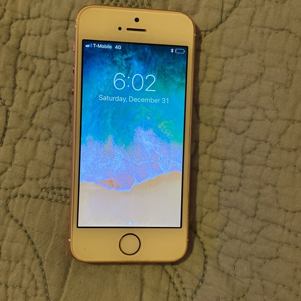 Pink iPhone SE mint working condition